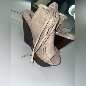 Wedges by rue 21 size M 7/8